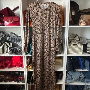 Heart Hips Snake Print midi, Long Sleeve Dress